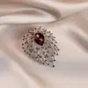 Broche Borboleta de Vidro de Luxo de Alto Padrão Transfronteiriço, Cristal Retro Incrustado com Diamantes, Elegante e Estiloso Broche para Blazer de Terno para Mulheres