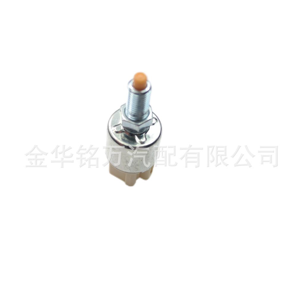 7、84340-47020 刹车灯开关 四插 适用于丰田 汽