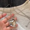 Colar com pingente de coração de metal para mulheres, estilo longo, estilo doce e cool, corrente de suéter minimalista de nicho, acessório de corrente de clavícula em camadas