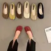 Sapatos Pretos de Porco com Bolinhas, Bico Dividido, Baixos, para Mulheres 2026 Novo Outono Moda de Bolinhas Loafers de Nicho para Mulheres