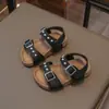 Sandalias Infantiles Primavera y Verano Nuevo Estilo Moda para Niñas con Remaches Punta Abierta Zapatos de Playa Estilosas Sandalias Deportivas Casuales para Niños
