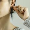 Pendientes de moda de nicho europeo y americano con forma de corazón de diamantes, temperamento femenino, pendientes sencillos de acero de titanio y oro de 18 quilates, venta al por mayor