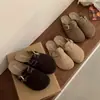 Zapatos Zuyaolan tipo Birkenstock sin cordones con intrincado diseño de bordado y suela suave para uso casual
