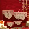 Nova Caixa de Presente Acompanhante Estilo Chinês Casamento Noivado Mudança de Casa Primeiro Aniversário 100 Dias Lembrancinha Caixa de Doces Dobrável Grátis Caixa de Presente de Alto Padrão