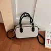 Bolso tipo Boston nuevo retro con colgante de cuentas 2026, un bolso de mano de nicho, bolso almohada, bolso bandolera a color de moda para mujer