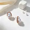 Brincos casuais irregulares de pérola estilo francês transfronteiriços europeus e americanos, design de nicho, novos brincos de luxo leve de alta qualidade para mulheres