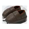 Pantuflas de Algodón Impermeables para Hombres y Mujeres en Otoño e Invierno 2025 Nuevos Zapatos Cálidos para el Hogar con Talón de Bolsa Gruesa Suela Antideslizante de Cuero y Algodón para Usar Afuera
