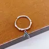 Anillo de Paz de Nudo de Bambú Vintage con Hojas de Bambú Esmaltadas, Diseño Único para el Índice de Éxito Creciente
