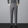 Pantalones occidentales finos de verano para hombre, de seda helada, estilo coreano, a la moda, hasta los tobillos, con colgante juvenil, rectos e informales.