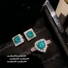 Anillo de Gema Verde Agua Amor en el Río Sena Rico y Encantador Chapado en Oro de 18K Geométricos Azules Verdes Zirconia Pendientes