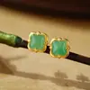 Pendientes de Plata S925 Chapados en Oro de Trébol de Cuatro Hojas Esmeralda Africana Pendientes Simples y de Moda para Ropa de Trabajo Diseño Pequeño Fresco de Nicho