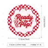 A nova linha de artigos de festa para chá de bebê com tema de cola da Amazon inclui pratos de papel, copos de papel, guardanapos de papel, faixas e bandeirinhas.