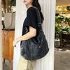 Bolso de hombro nuevo de gran capacidad 2026, versátil para el trabajo, adecuado para que los estudiantes lo usen en clase, bolso vaquero retro estilo coreano para mujer