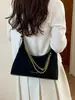 Bolsa Pequena com Corrente da Moda para Mulheres Outono 2026 Nova Bolsa Simples de Ombro para o Dia a Dia Bolsa Transversal de Camurça de Ombro Único para Mulheres