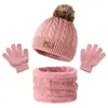 Fábrica de gorros de punto, bufandas y guantes para niños de Europa y América transfronterizos, gorros de bebé con bola de pelo de otoño e invierno de tres piezas en stock