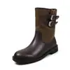 Atuendo de blogger: Botas de caballero de cuero con doble hebilla, colección de invierno 2026, tacón bajo grueso, punta redonda, cuero genuino, diseño color block, botas altas largas para mujer