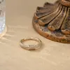 Anel Aberto Personalizado Banhado a Ouro Real com Zircônia Micro-Incrustada para Mulheres, Design de Nicho, Anel de Cintura Fina, Anel de Dedo Indicador de Luxo Leve
