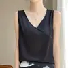 Camisola de cetim de seda estilo étnico de verão 2026, decote V assimétrico, ombros largos, sem mangas, curta, para mulheres