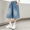 Shorts de Verano para Niñas 2026 Nuevo Estilo Shorts hasta la Rodilla para Niños Mayores, Estilo Delgado de Verano con Detalles Plateados y Shorts de Mezclilla Desgastados