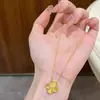 Collar de Trébol de la Suerte Chapado en Oro Cortado con Láser para Mujer, Oro Sintético, Lujo Ligero, Nicho, Colgante de Trébol de Gama Alta, Cadena para Clavícula