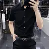 Elegante, libre de arrugas, con caída, camisa casual de manga corta para hombre, corte ajustado, seda de hielo, alta elasticidad, estilo de negocios, color café