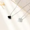 Collar de Acero Titanio con Trébol de Cuatro Hojas de la Suerte y Colgante de Diamante, Estilo Lujo Ligero, Acero Inoxidable, No se Desvanece, Joyería Popular Europea y Americana
