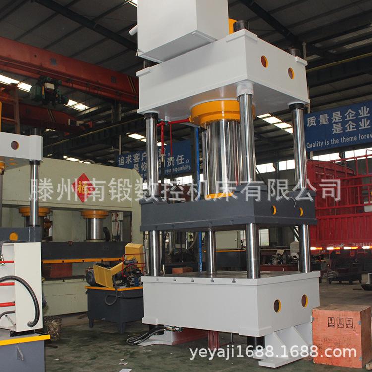 500吨三梁四柱液压机 (8).JPG