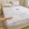 Juego de tres piezas de funda de colchón de terciopelo de leche bordado engrosado, fresco y simple, protector de cobertura completa cálido de vellón para colchón de invierno
