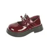 Sapatos de couro para meninas 2026 novo estilo primavera e outono, sapatos de sola macia para meninas pequenas, sapatos de performance para crianças maiores, sapatos baixos infantis da moda