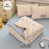 Juego de Colcha de Verano Estampada de Gasa Hojaldre de Tres Capas de Cuatro Piezas, Colcha de Verano Refrigerante Ajustada y Transpirable, Colcha para Aire Acondicionado, Relleno de Colcha Suave y Delgado, Adecuado para Dormir Desnudo