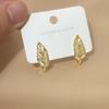 Pendientes de trigo sencillos, de alta gama y con un toque exquisito, con aguja plateada, pequeños pendientes de lujo ligeros estilo Chanel, elegantes pendientes de acero de titanio.