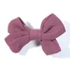 Venta Caliente en Amazon Tela de Color Sólido Pinza para el Cabello con Lazo Infantil Pinza Lateral No Dañina para Bebé Accesorios para el Cabello 3690
