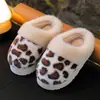 Nueva colección de invierno: Pantuflas de algodón con estampado de leopardo para niños, unisex, con forro grueso y afelpado para abrigar, adecuadas para usar en interiores. Disponible para envío directo