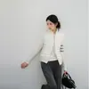 Jaqueta de Algodão com Enchimento de Penas Patchwork com Mangas de Tricô Inverno 2026 Feminina Gola Alta Leve Curta Outono Inverno Feminina Slim Fit