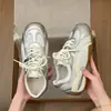 Tenis de plataforma plateados estilo ballet para mujer, nueva colección otoño 2026, con parte superior de malla, estilo deportivo casual y diseño de zapato de entrenamiento alemán.