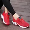 Zapatillas deportivas ligeras transfronterizas AliExpress para mujer, zapatillas de malla transpirables para saltar la cuerda ultraligeras de primavera, talla grande de moda wish