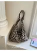 Bolso de Tote Japonés con Estampado de Leopardo Nuevo para Mujer Versátil de Moda Lona Bolso de Hombro Único Bajo el Brazo Estudiante Perezoso Bolso de Lona para Clase Moderno