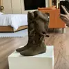 Primer Encuentro Botas de Gamuza Altas para la Temporada Otoño/Invierno 2026 para Mujer Color Maillard Marrón Botas Largas Adelgazantes