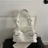 Comércio Exterior Estilo Coreano Textura de Rebite Para Ir ao Trabalho 2026 Grande Capacidade Para Ir ao Trabalho Menina Apimentada Bolsa de Mão para Motocicleta Bolsa de Ombro Bolsa de Braço