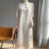 Novo Vestido Feminino Estilo Chinês de Cetim Liso com Gola, Manga Curta Jacquard Solto Midi para Primavera e Verão 2025