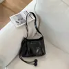 Bolso cruzado versátil de moda transfronterizo 2026, bolso de hombro súper popular de nicho, bolso tipo cubo de gran venta para mujer