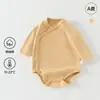 Macacão de Algodão Macio Classe A para Bebê Macacão Triângulo Primavera e Outono Macacão de Engatinhar Manga Longa Roupa de Uma Peça Base de Cor Sólida para Bebê