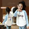 Camiseta Base para Niñas Estilo Coreano Nueva de Primavera y Otoño con Dobladillo Curvo, Camiseta de Manga Larga Color Bloque para Niños Mayores, Top de Moda Ajustado