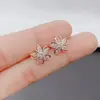 Exquisitos y Versátiles Pendientes de Flor con un Toque de Lujo Nicho, Diseño Sencillo, Estilo Socialité, Pendientes Elegantes y Minimalistas para Mujer