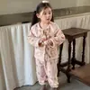Pijama de forro polar coral para niños para otoño e invierno, cárdigan dulce floral para estar en casa para niñas, conjunto cálido de encaje con cuello grande
