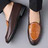 Sapatos masculinos artesanais de couro genuíno padrão crocodilo slip-on mocassins estilo britânico masculino modernos sapatos masculinos casuais de negócios em couro genuíno