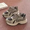 Zapatos Retro Estilo Hong Kong de Grulla Blanca para Mujer, Nuevos de Primavera 2026 Versátiles Transpirables Casuales Deportivos para Adultos, Piel