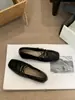 Sapatos femininos Wanwanfeng 2026 primavera e outono novos sapatilhas estilo francês com tiras cruzadas sapatos Mary Jane sapatilhas quadradas gentis