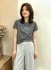Camiseta feminina de algodão canelado com fonte física de treze fileiras, direto da fábrica, top justo de manga curta, fornecimento exclusivo da segunda leva de verão
