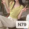 Camiseta de punto de manga corta con cuello en V de nicho de diseño coreano para mujer, top fino transpirable de verano, ajuste ceñido, adelgazante